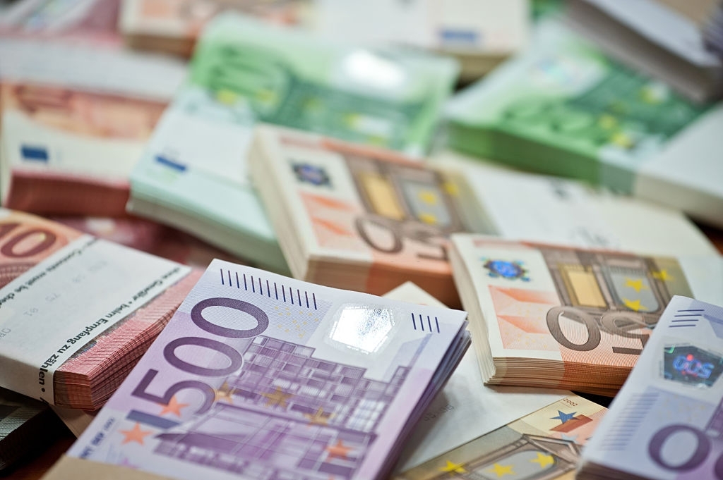 A fost semnat contractul de 1 miliard de euro pentru acordarea granturilor pentru IMM-uri