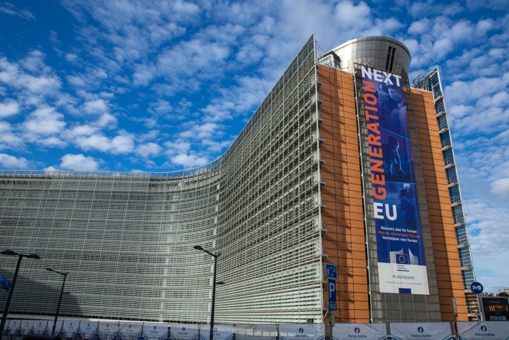 Comisia Europeana a aprobat schema de ajutor de stat pentru sprijinirea IMM-urilor afectate in urma pandemiei de COVID-19